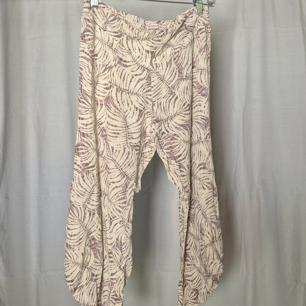 Women's Small Lightweight Summer Capri Pants Size Small